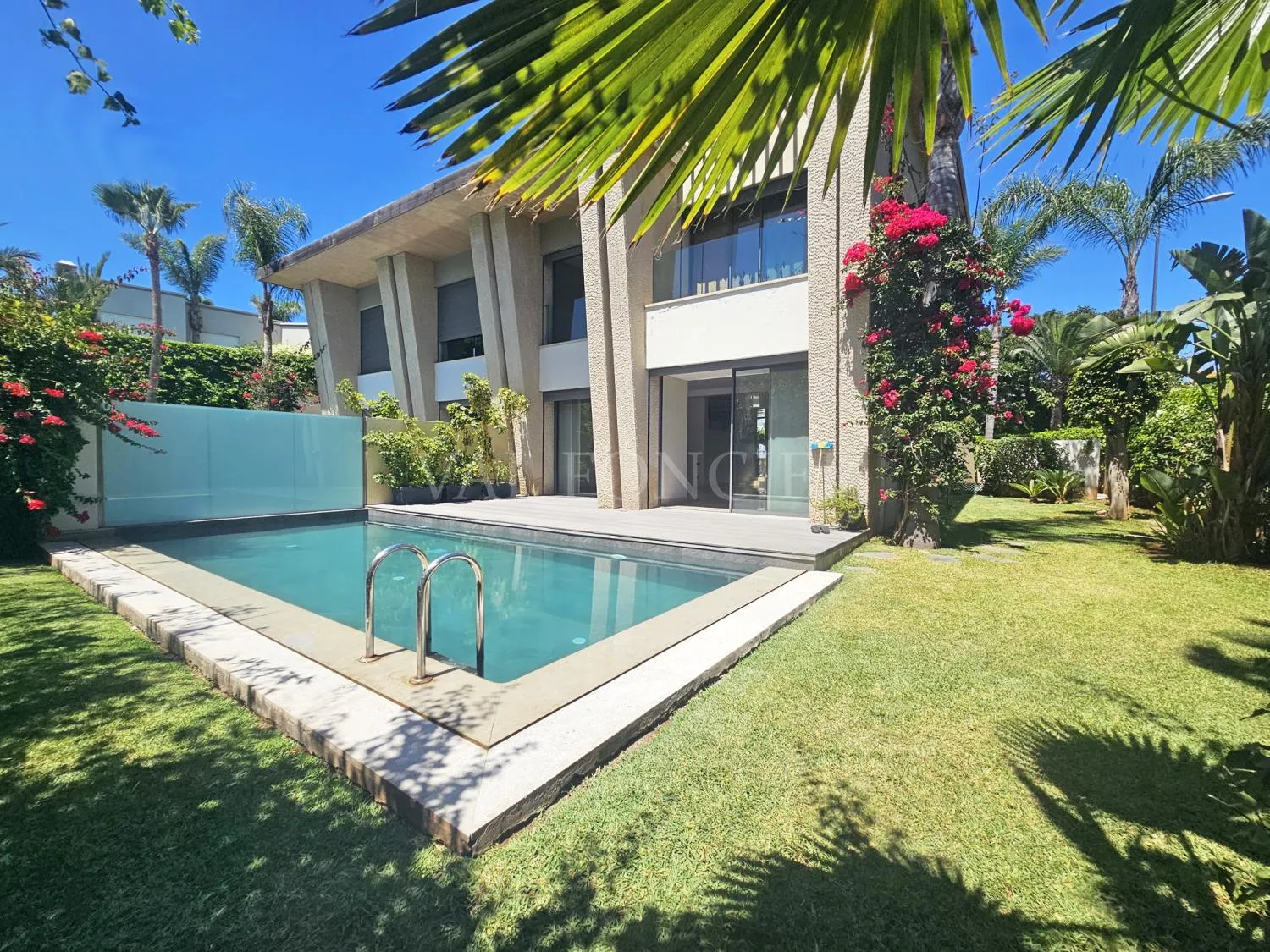 Villa moderne avec cheminée à Anfa Supérieur — Anfa Supérieur, Casablanca