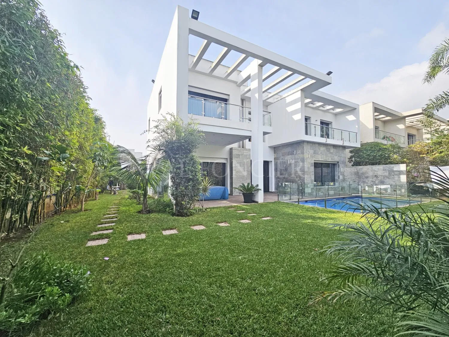 Villa avec piscine en résidence sécurisée à Bouskoura — Bouskoura, Casablanca