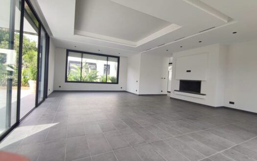 Villa à louer neuve moderne à Longchamps